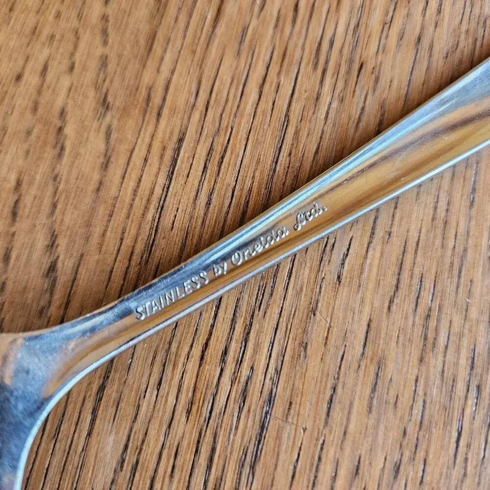 Oneida Oceanic 3 Soup Place Spoons 7.25 2 Dinner Knife 9
